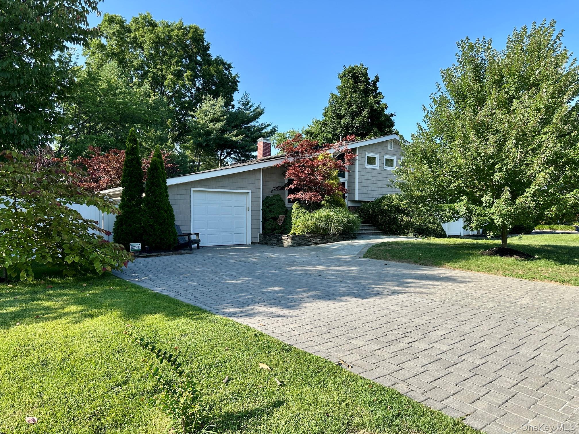 3rd image of 11 Sandalwood Dr, Smithtown, NY 11787 | MLS# 1027993
