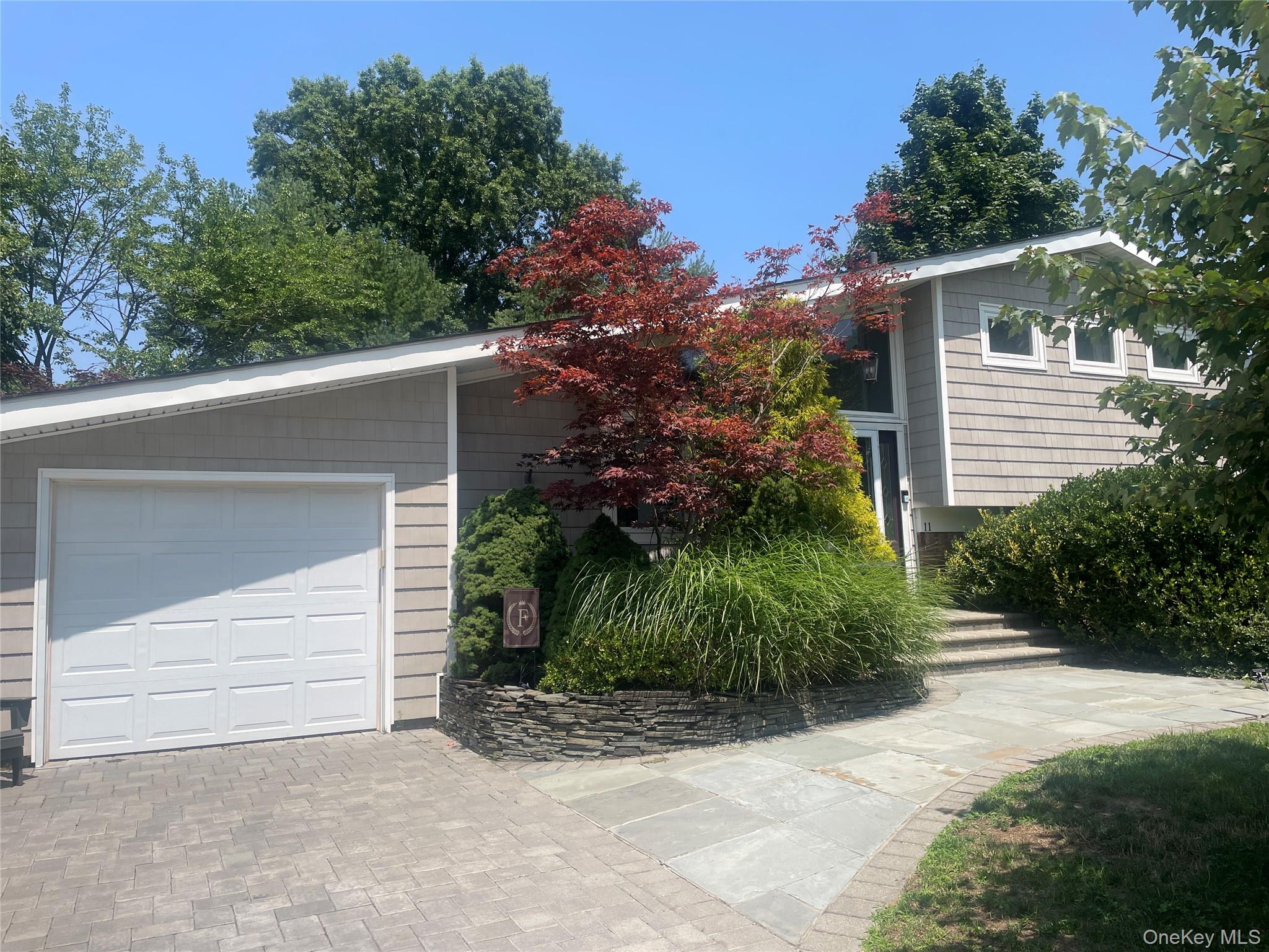4th image of 11 Sandalwood Dr, Smithtown, NY 11787 | MLS# 1027993