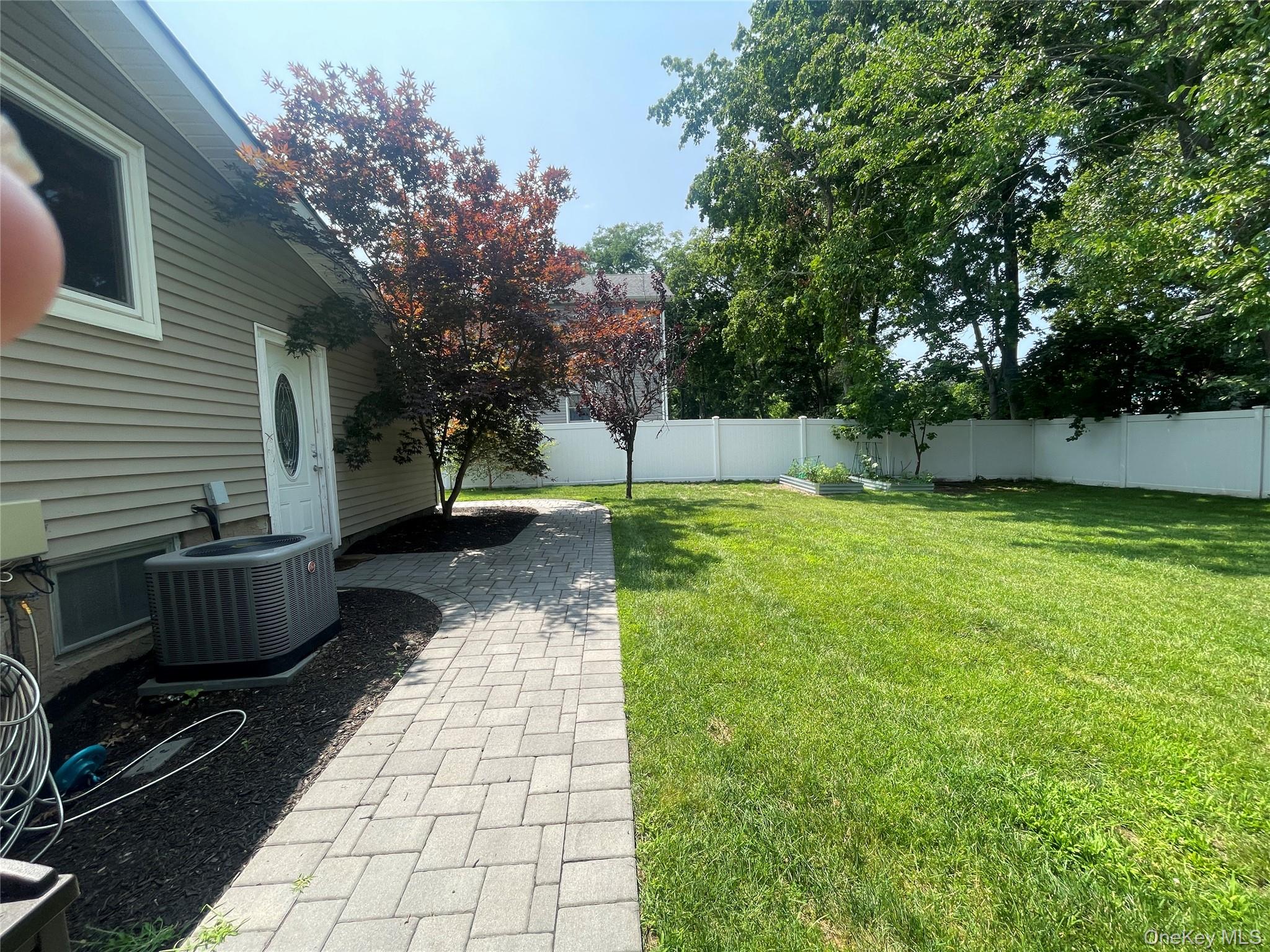 27th image of 11 Sandalwood Dr, Smithtown, NY 11787 | MLS# 1027993