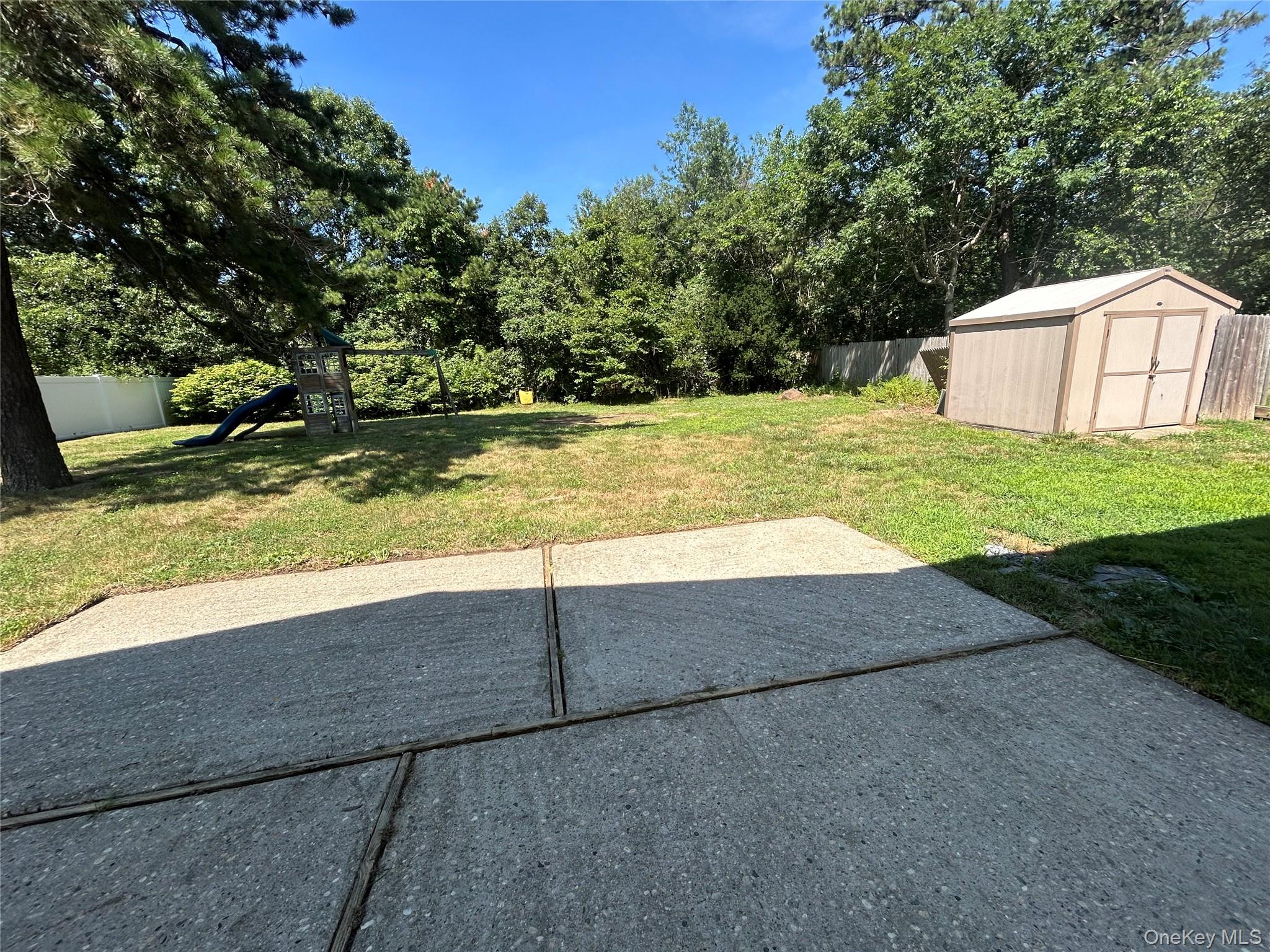 24th image of 30 Balsam Dr, Medford, NY 11763 | MLS# 1028056