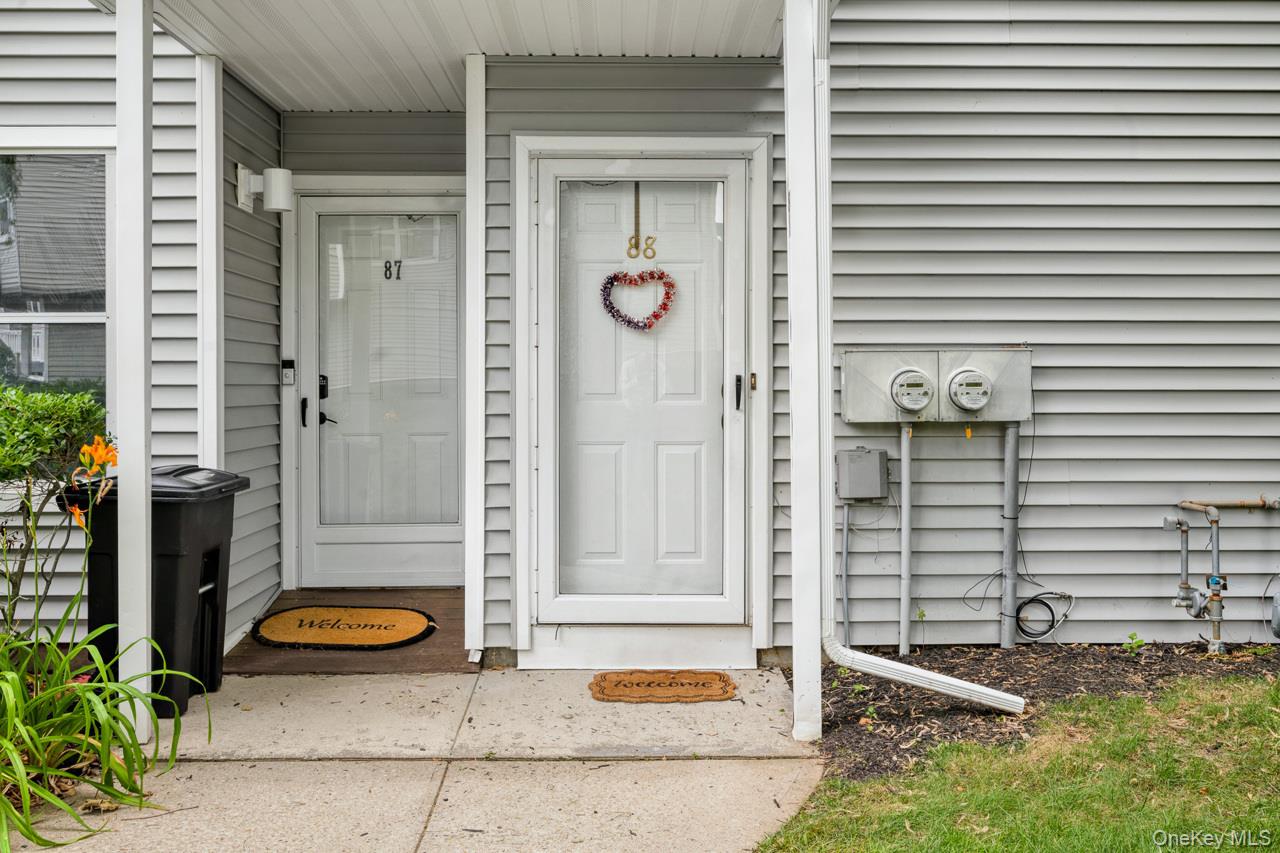 2nd image of 88 Leeward Ct, Port Jefferson, NY 11777 | MLS# 1028058