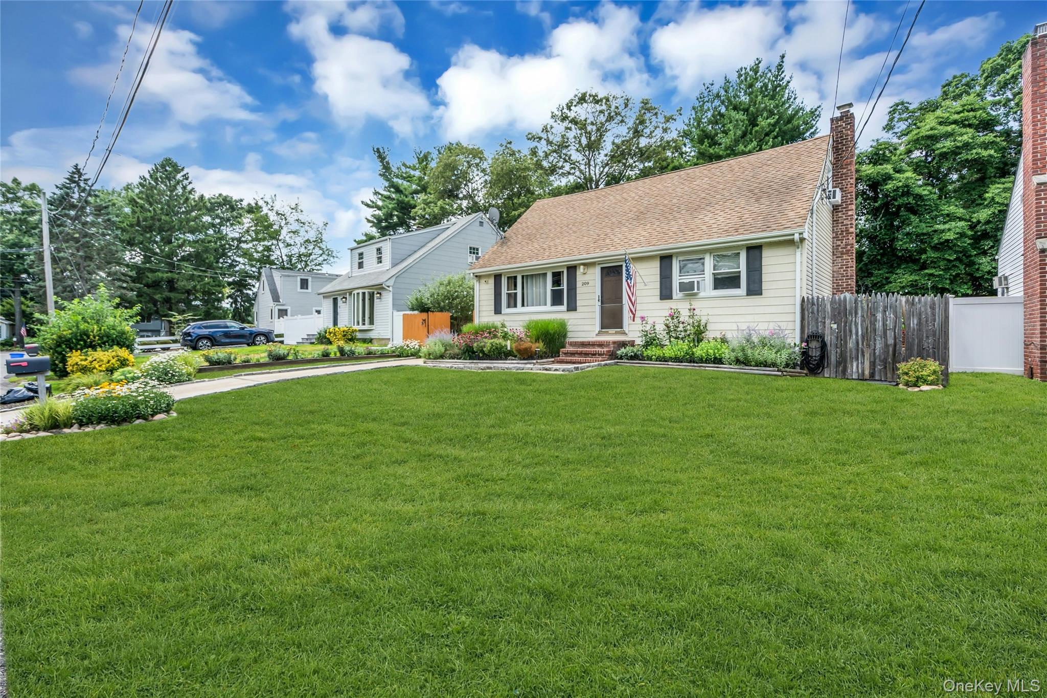 3rd image of 209 Iceland Dr, Huntington, NY 11746 | MLS# 1028092