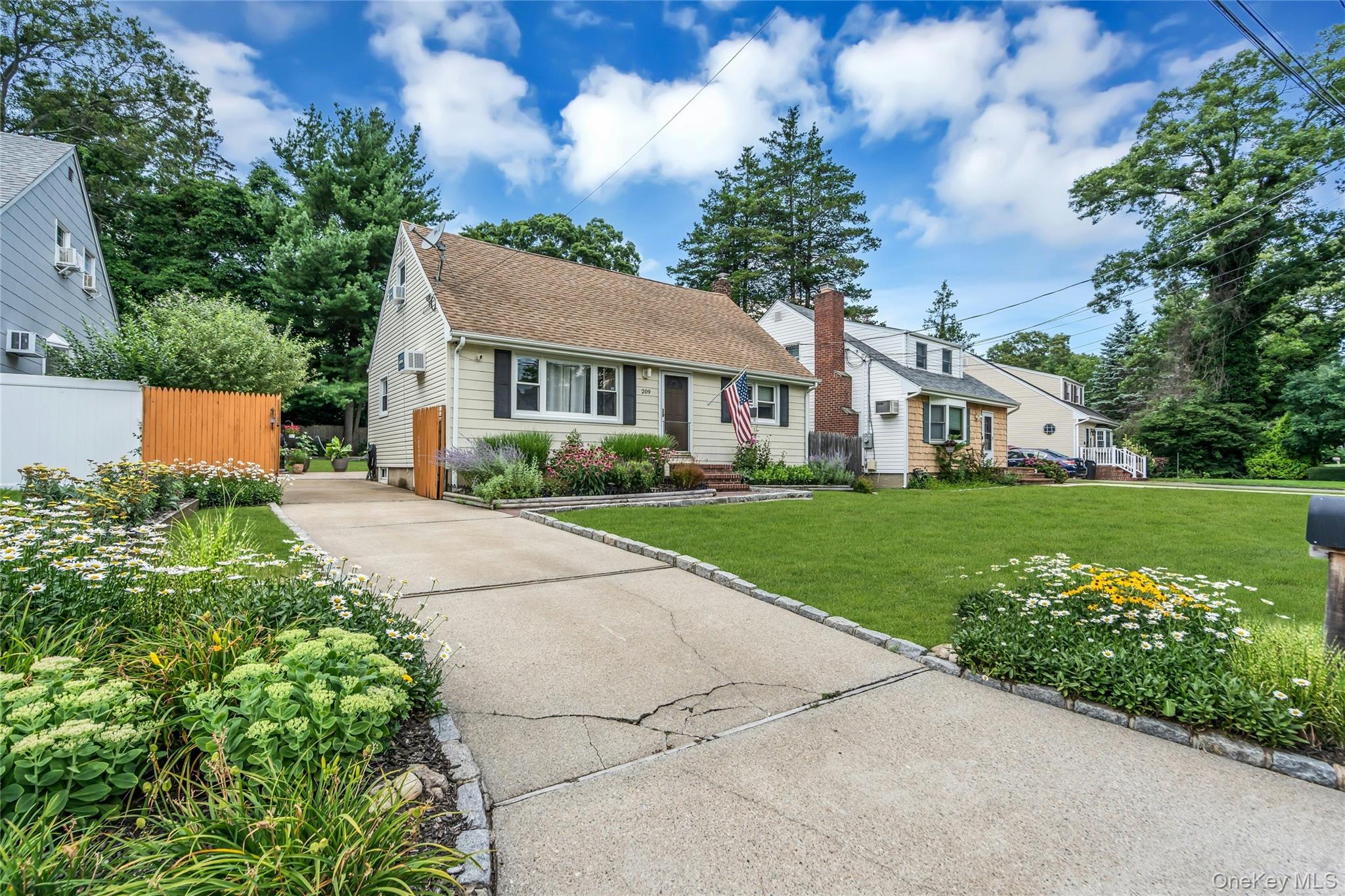 1st image of 209 Iceland Dr, Huntington, NY 11746 | MLS# 1028092