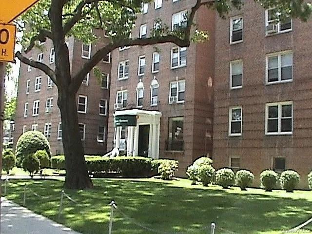 2nd image of 143 25 84th Dr #2E, Jamaica, NY 11435 | MLS# 1028113