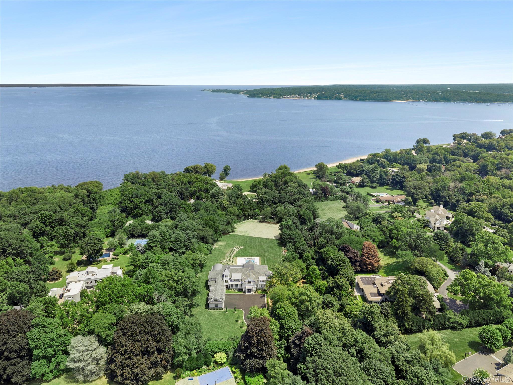 50th image of 4 Shepherds Ln, North Hempstead, NY 11050 | MLS# 1028137
