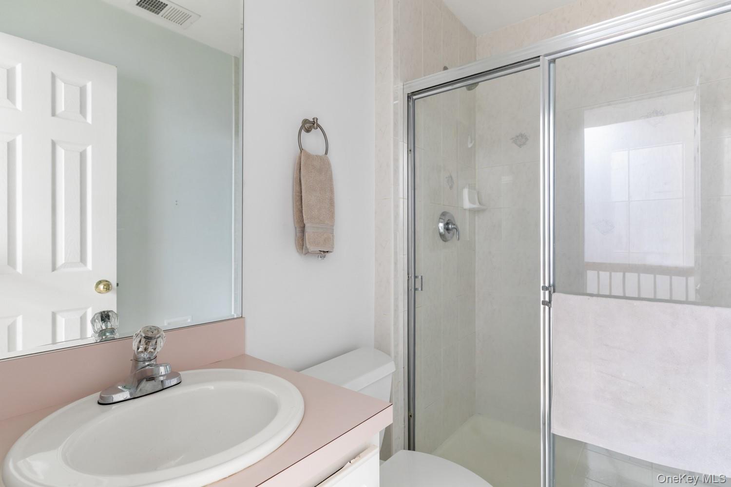 24th image of 300 Pond View Ln, Smithtown, NY 11787 | MLS# 1028158
