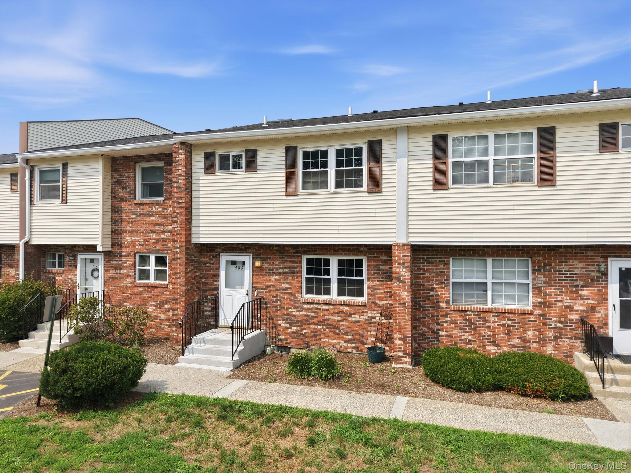2nd image of 405 Briarwood Ct, New Paltz, NY 12561 | MLS# 1028161