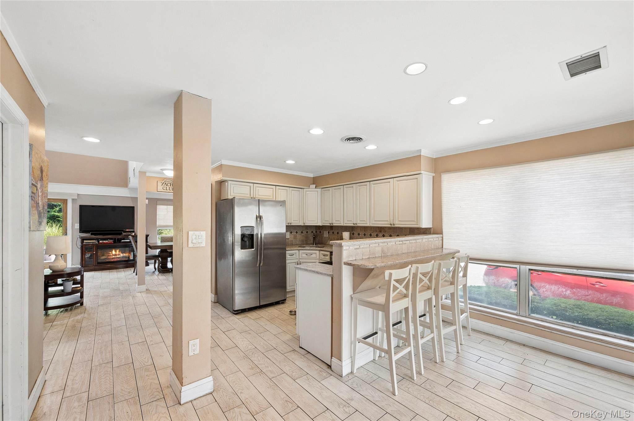 2nd image of 100 Baker Ct, Hempstead, NY 11558