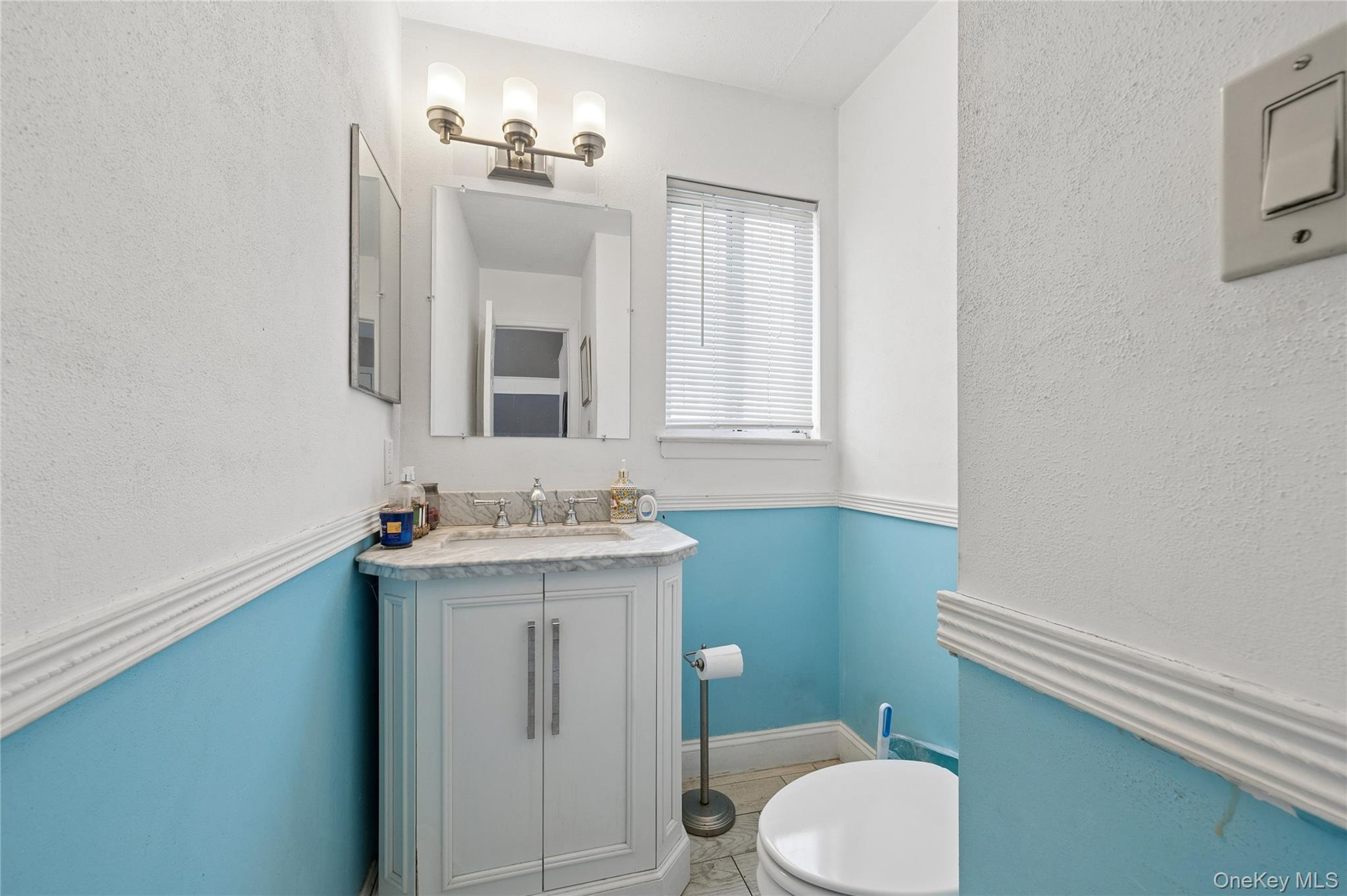 5th image of 100 Baker Ct, Hempstead, NY 11558