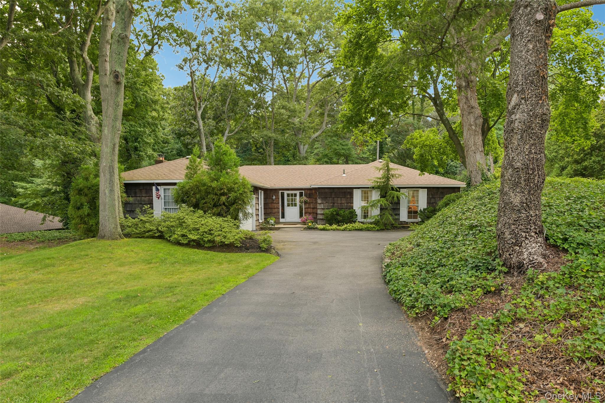 5th image of 14 Mont Ave, Huntington, NY 11746 | MLS# 1028241
