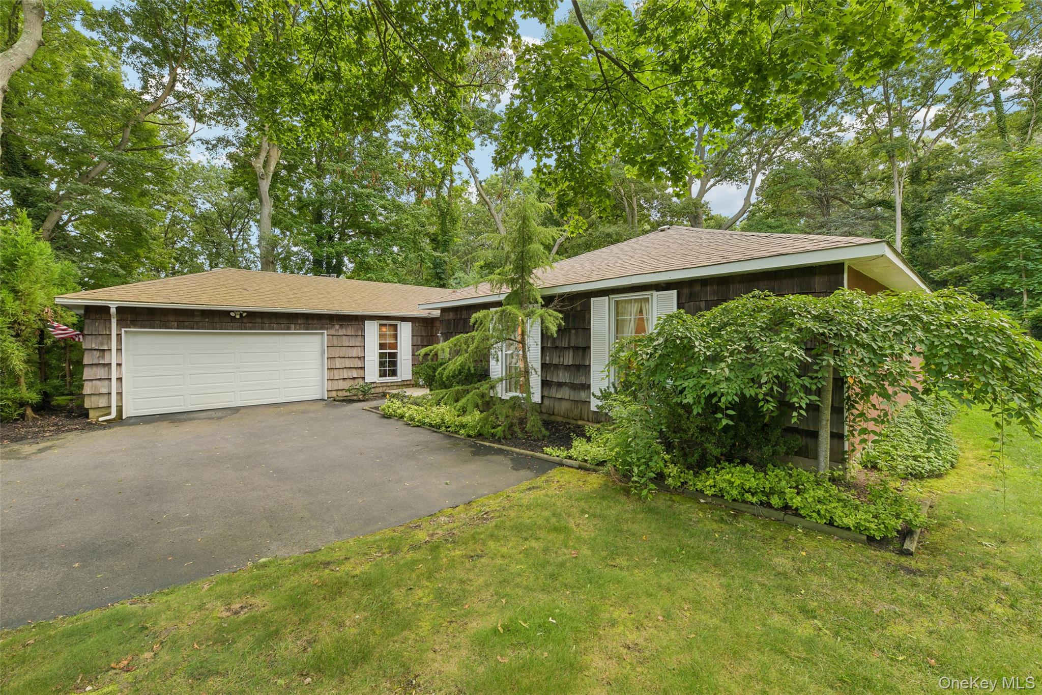 3rd image of 14 Mont Ave, Huntington, NY 11746 | MLS# 1028241