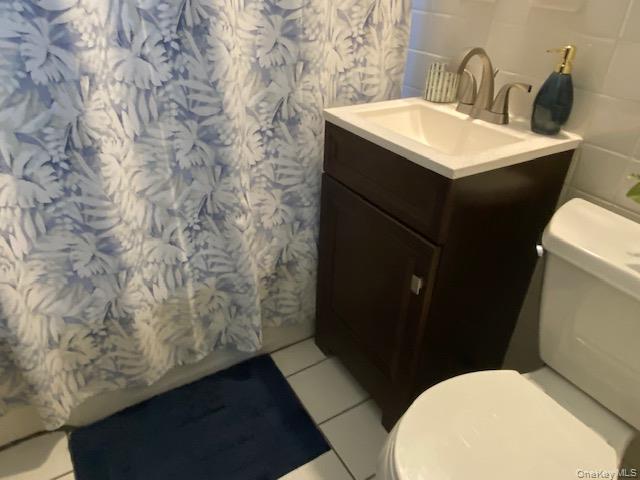 2nd image of 71-39 260th St, Glen Oaks, NY 11004