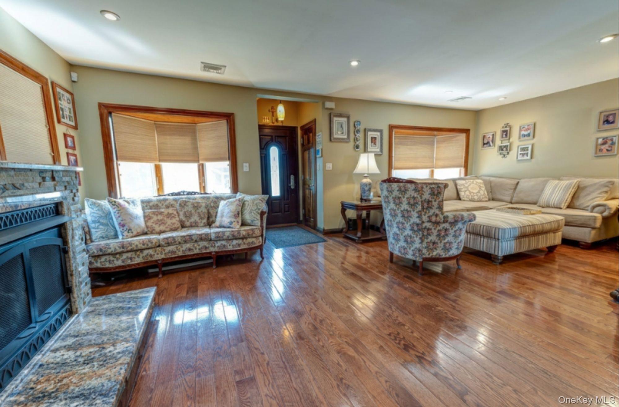 4th image of 718 Farmers Ave, Hempstead, NY 11710 | MLS# 1028265