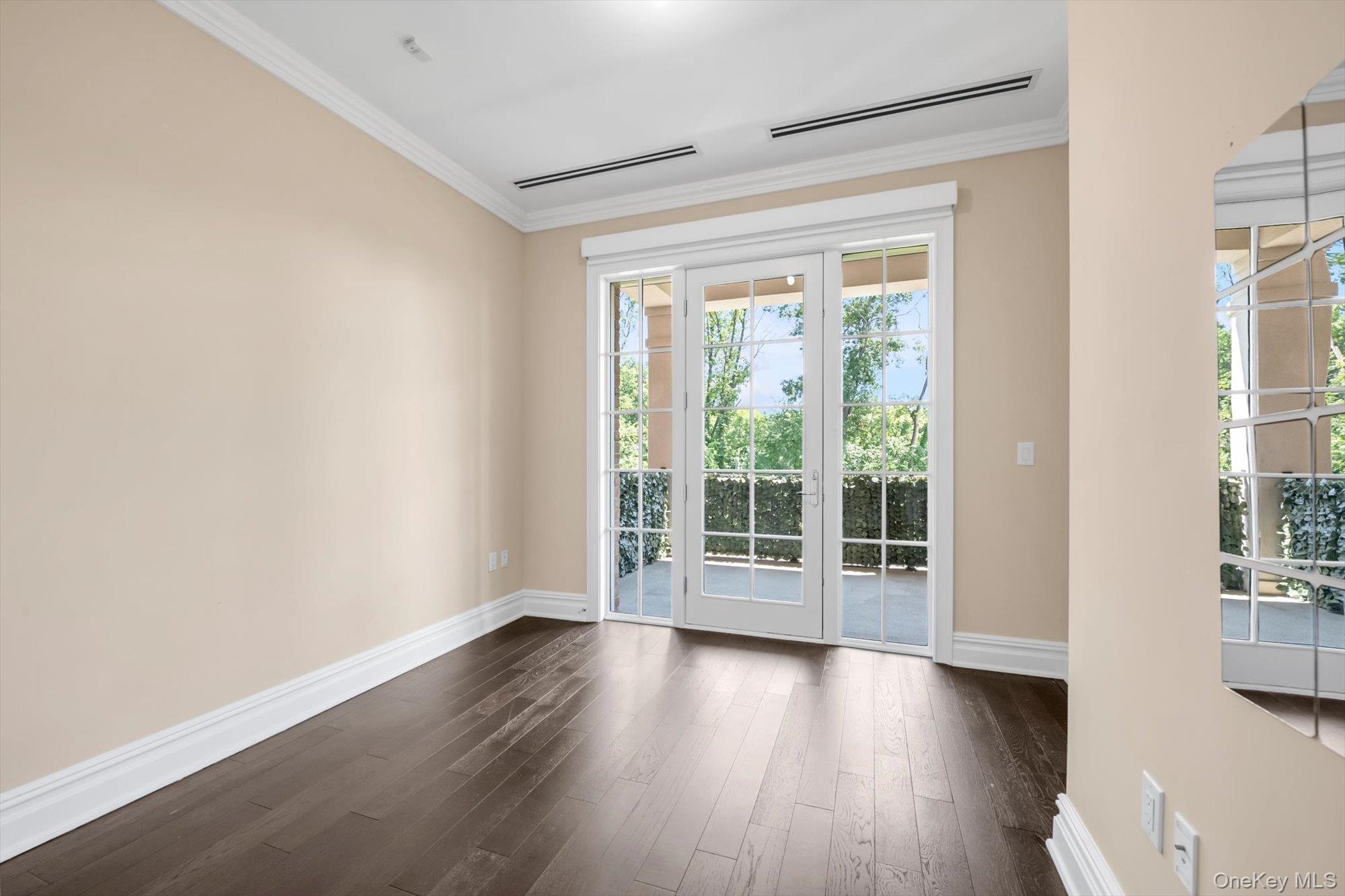 2nd image of 3000 Royal Ct #3107, New Hyde Park, NY 11040 | MLS# 1028278