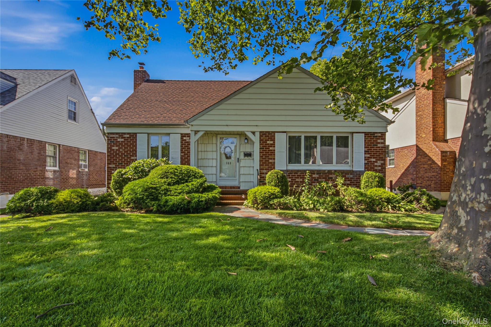 1st image of 163 Laurel Dr, New Hyde Park, NY 11040 | MLS# 1028312