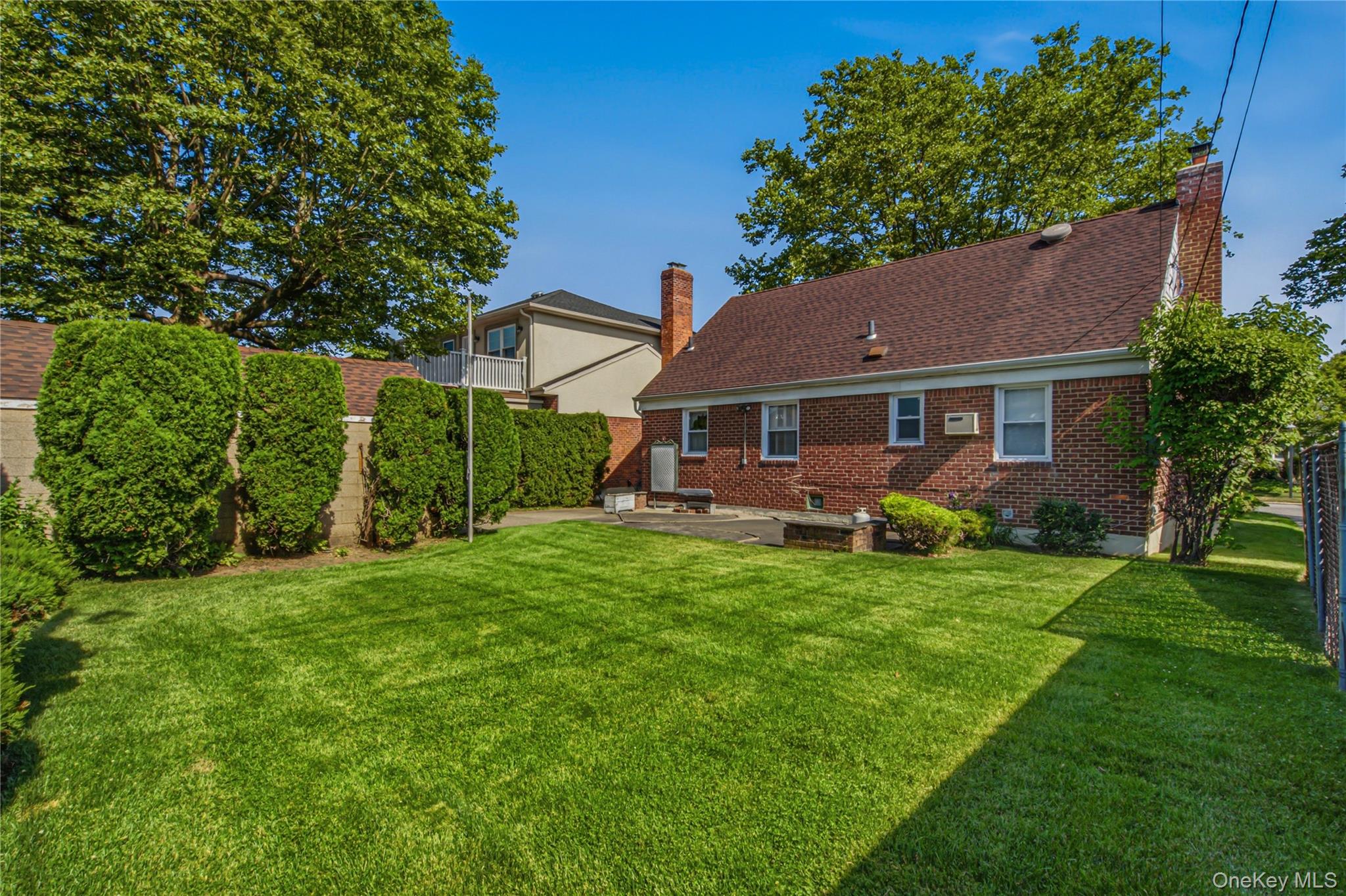 23rd image of 163 Laurel Dr, New Hyde Park, NY 11040 | MLS# 1028312