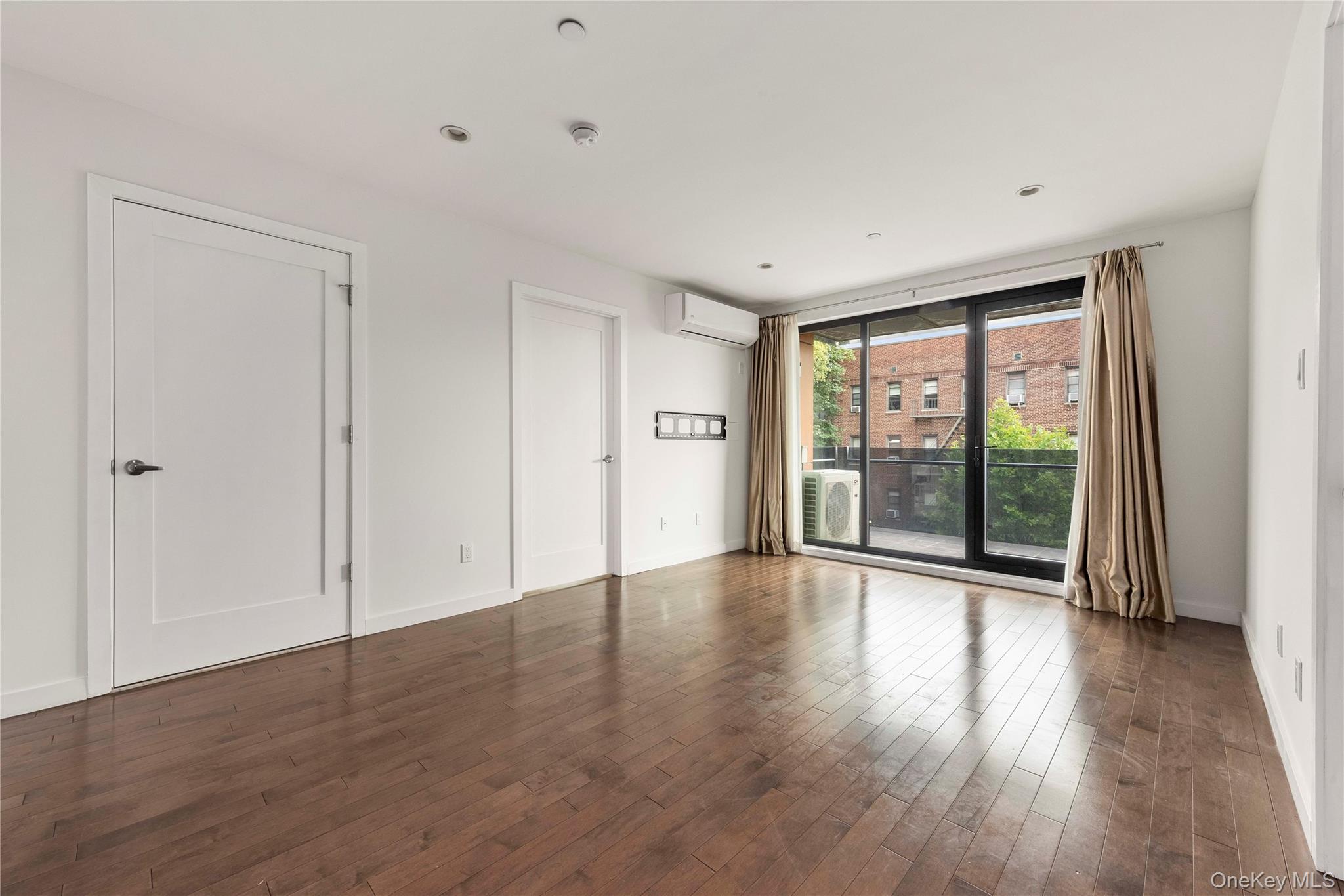 3rd image of 43-12 214 Pl #3E, Bayside, NY 11361 | MLS# 1028358