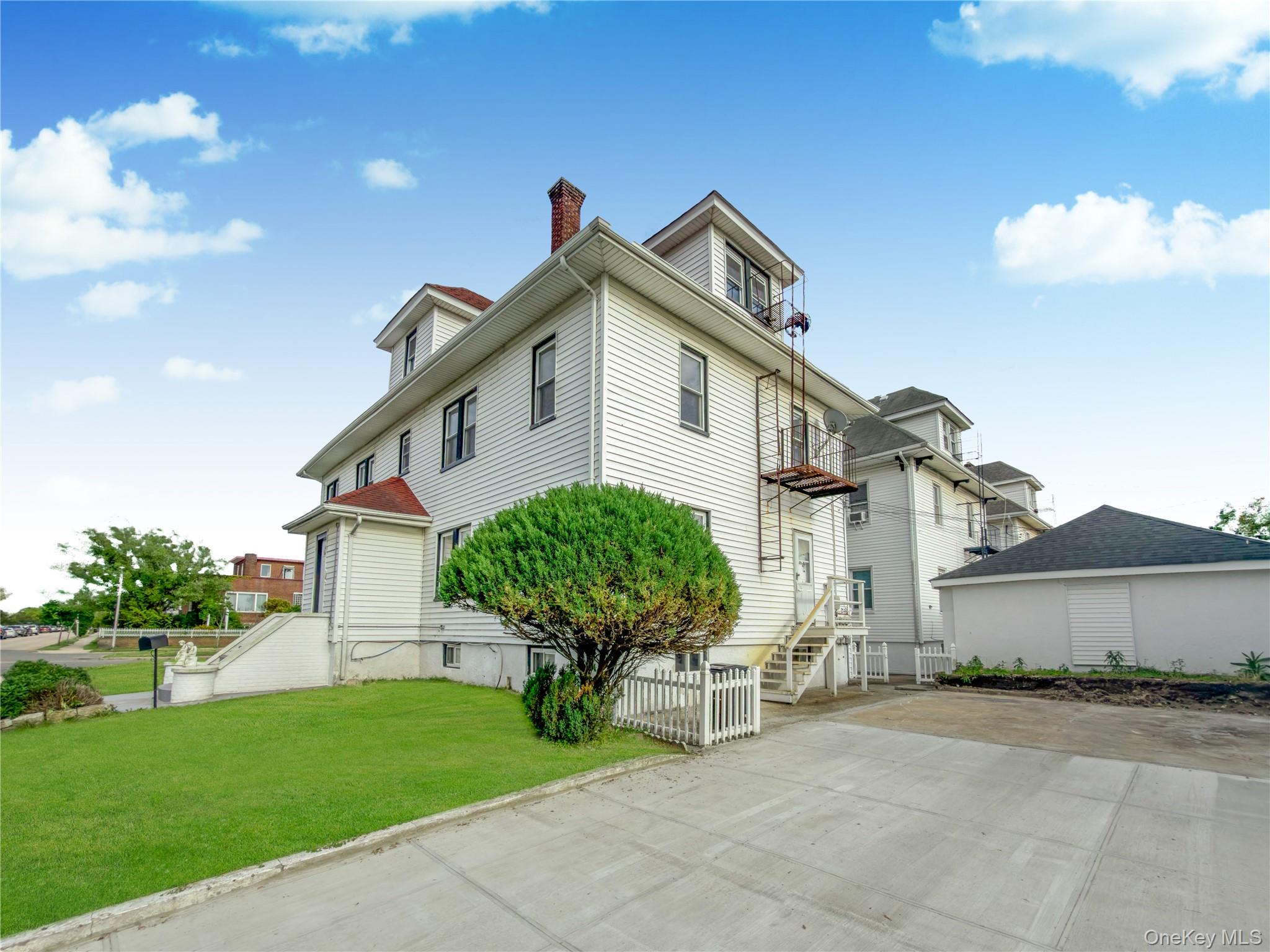 5th image of 302 W Hudson St, Long Beach, NY 11561 | MLS# 1028360