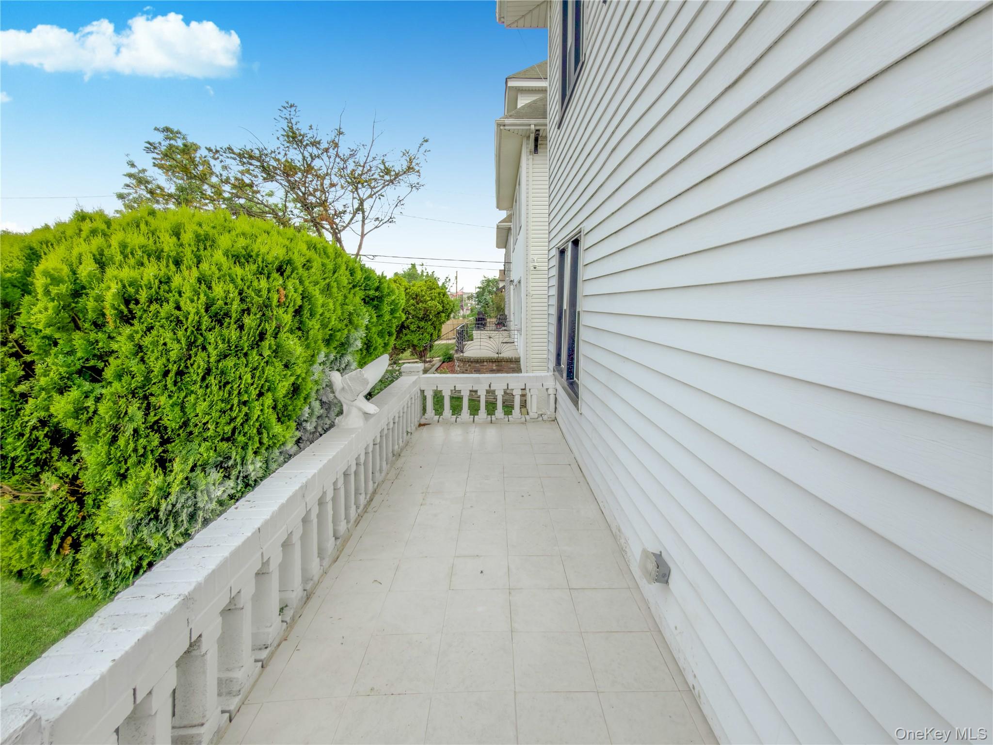 32nd image of 302 W Hudson St, Long Beach, NY 11561 | MLS# 1028360