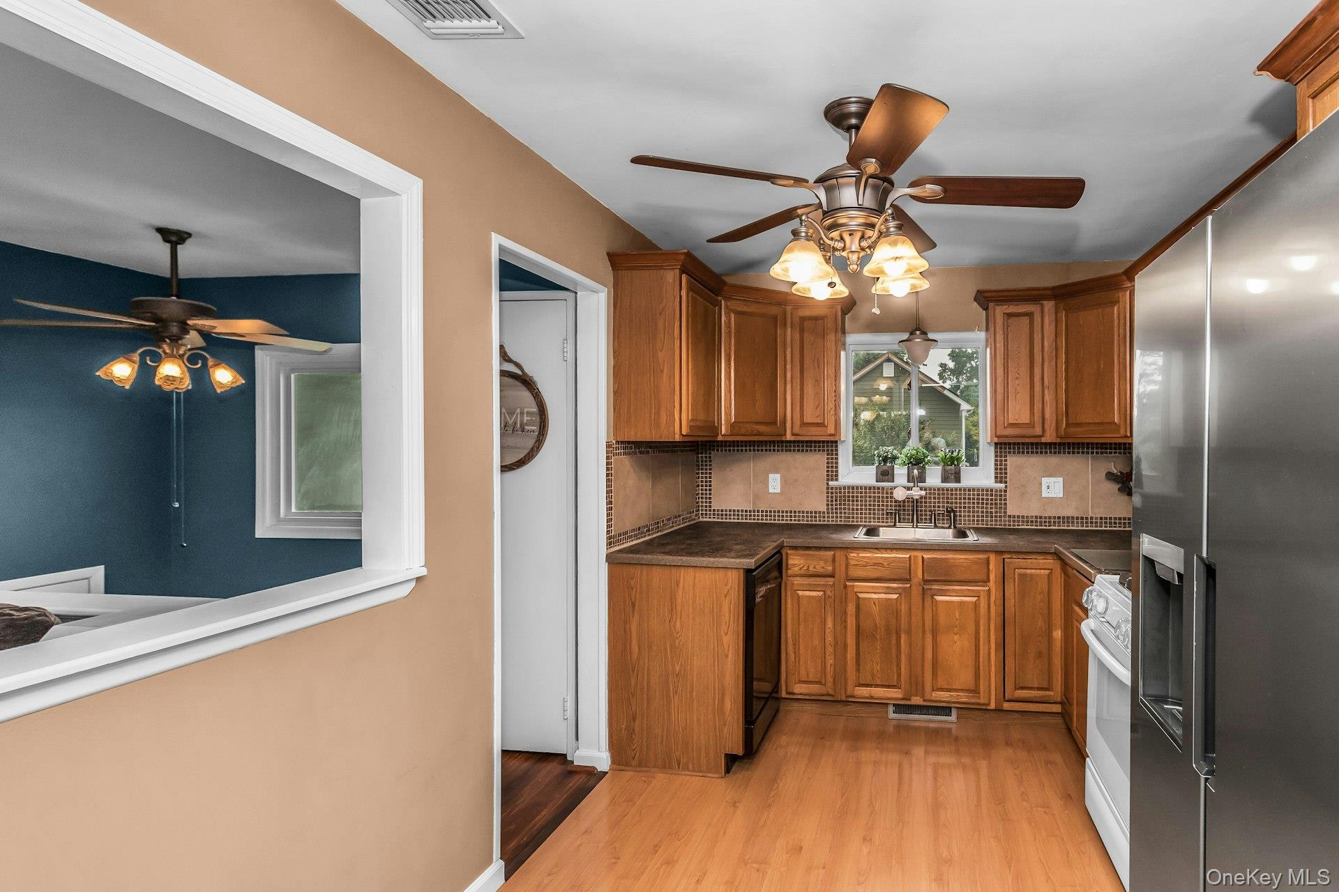 4th image of 102 Willett Ave, Islip, NY 11782 | MLS# 1028363