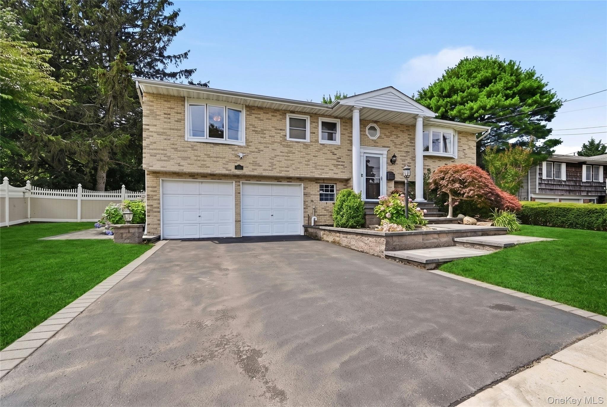 3rd image of 94 Ellensue Dr, Deer Park, NY 11729 | MLS# 1028407