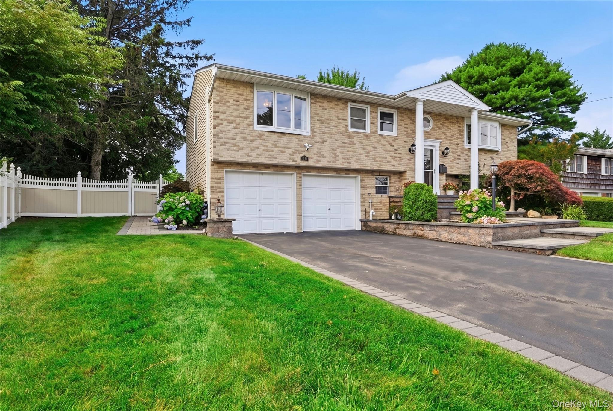 4th image of 94 Ellensue Dr, Deer Park, NY 11729 | MLS# 1028407