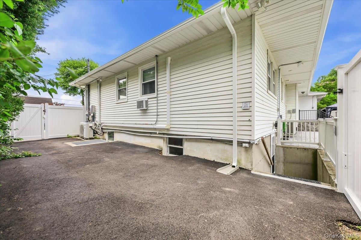 21st image of 920 9th St, Babylon, NY 11704 | MLS# 1028419