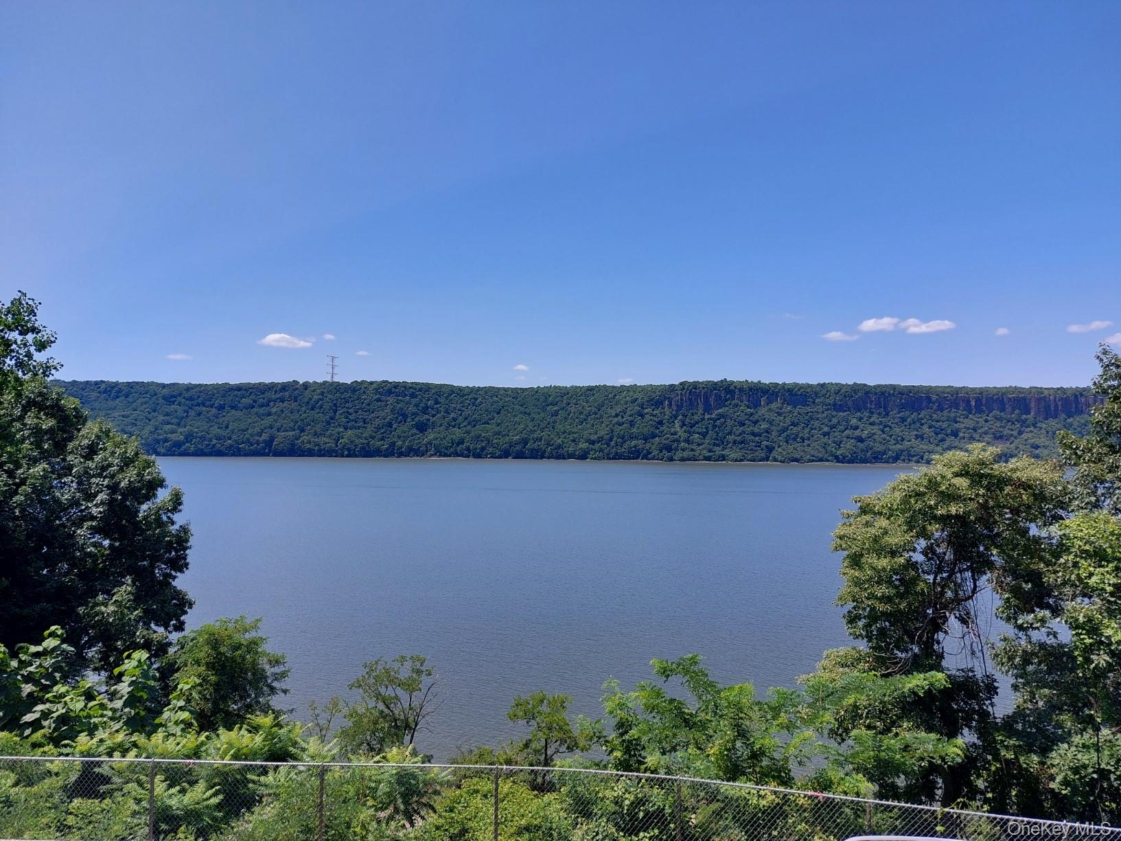 4th image of 679 Warburton Ave #1L, Yonkers, NY 10701 | MLS# 1028438