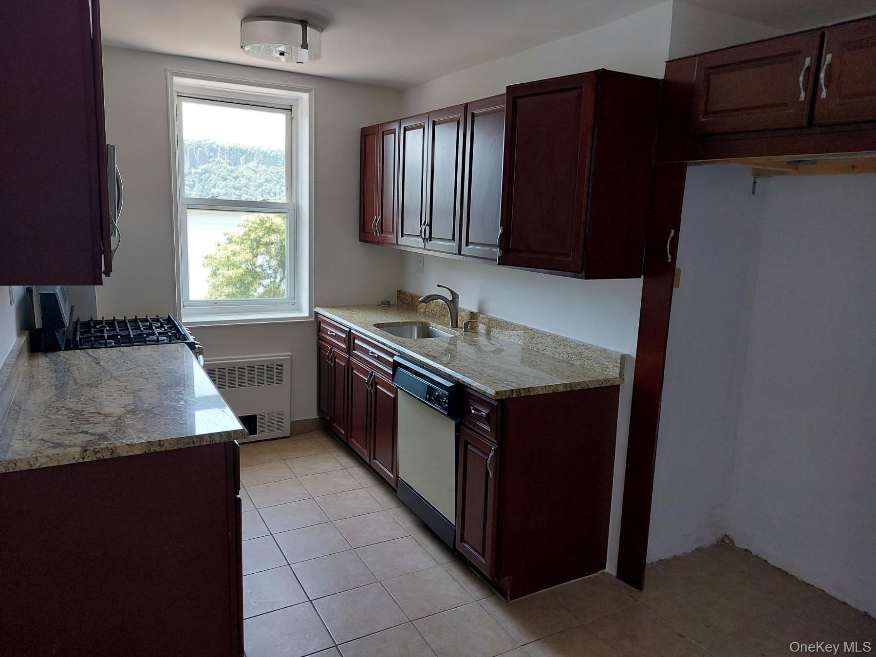 5th image of 679 Warburton Ave #1L, Yonkers, NY 10701 | MLS# 1028438