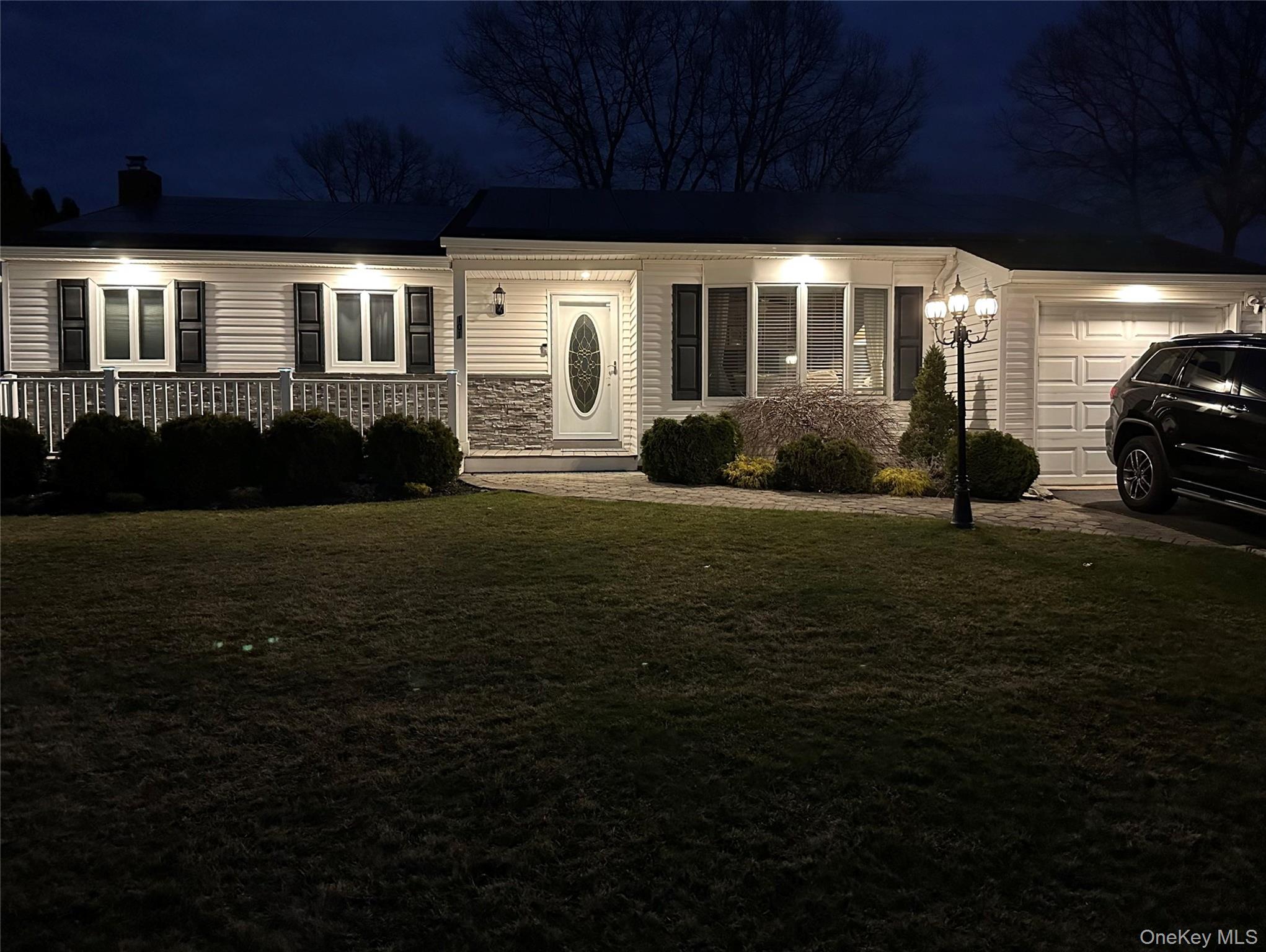 34th image of 101 Gainsborough Rd, Islip, NY 11741 | MLS# 1028441
