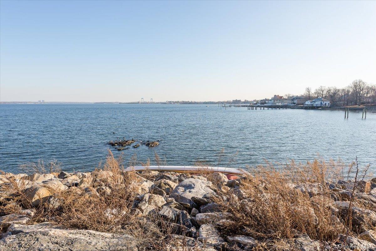 2nd image of 1422 Outlook Ave, New York, NY 10465