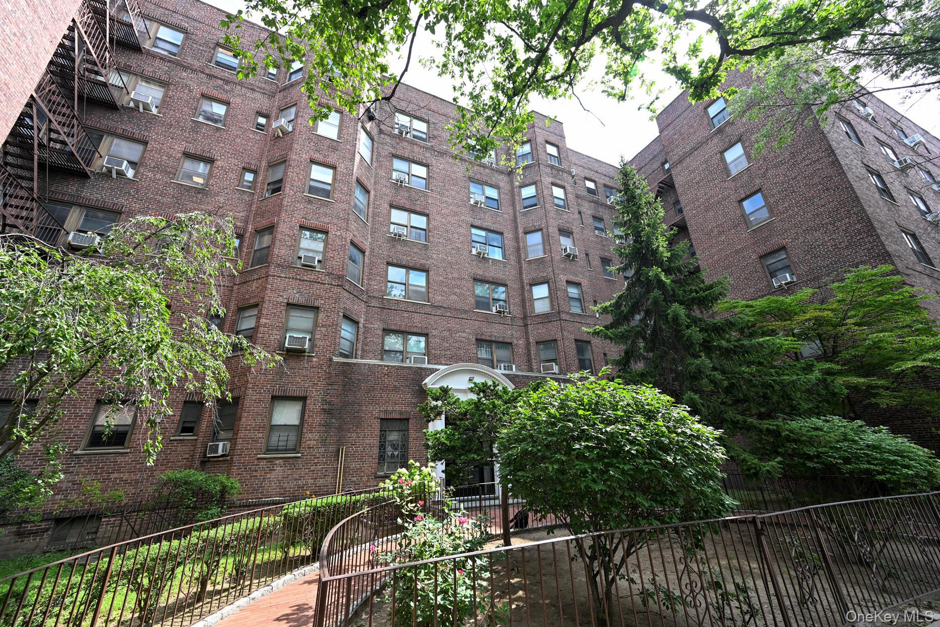 4th image of 61-41 Saunders St, New York, NY 11374