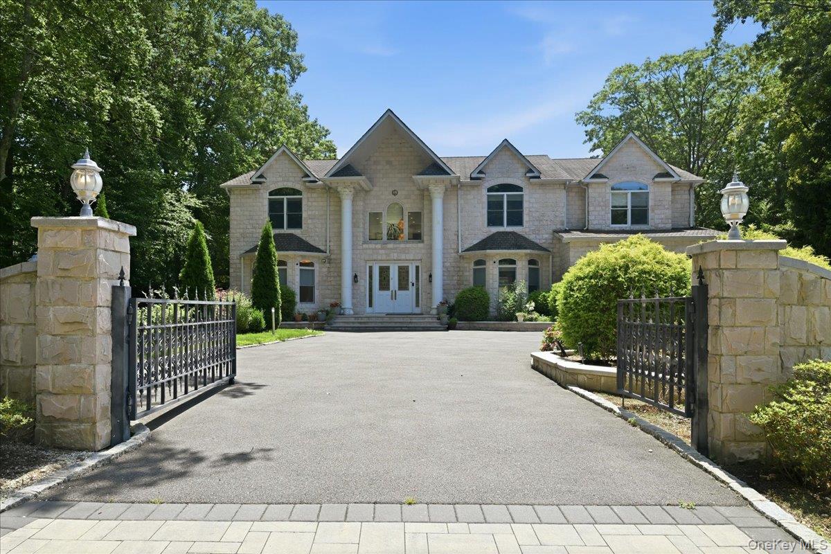 1st image of 8 Headley Wy, Woodbury, NY 11797 | MLS# 1028542