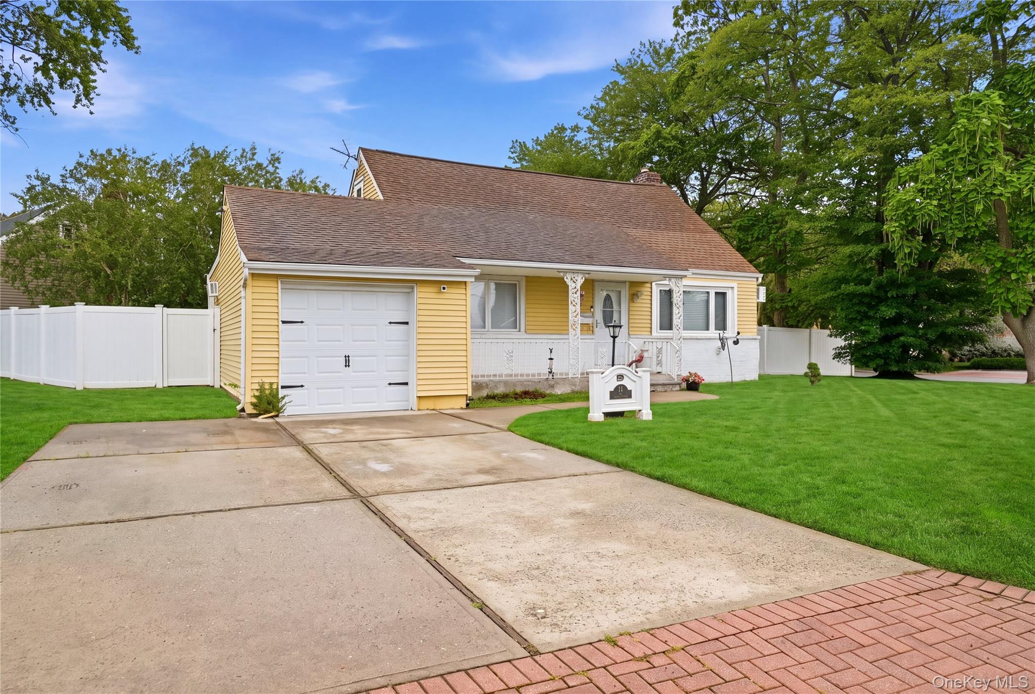 2nd image of 11 Mell Dr, Babylon, NY 11703 | MLS# 1028559