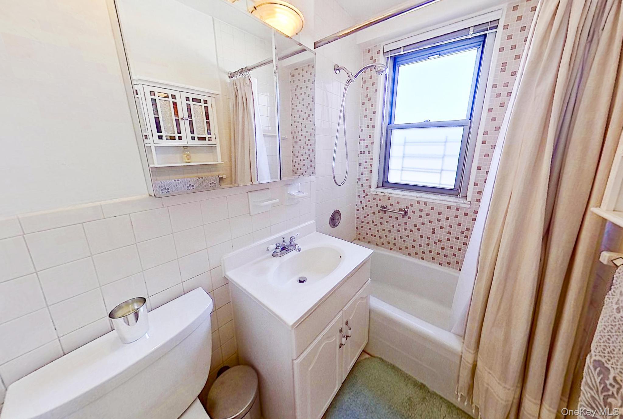 21st image of 70 25 Yellowstone Blvd Yellowstone Blvd #4D, Forest Hills, NY 11375 | MLS# 1028599