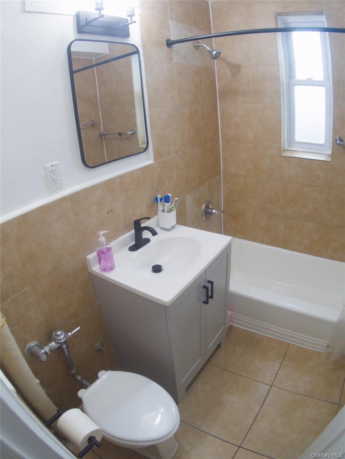 2nd image of 43 Bronx River Rd, Yonkers, NY 10704