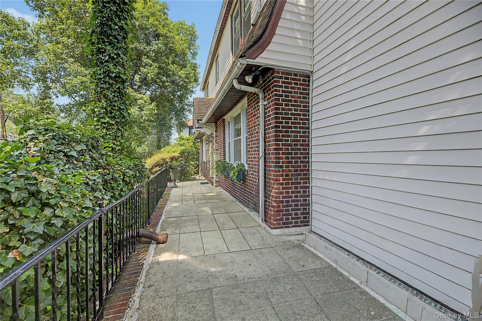 3rd image of 75 Sycamore Ave, Mount Vernon, NY 10553 | MLS# 1028619