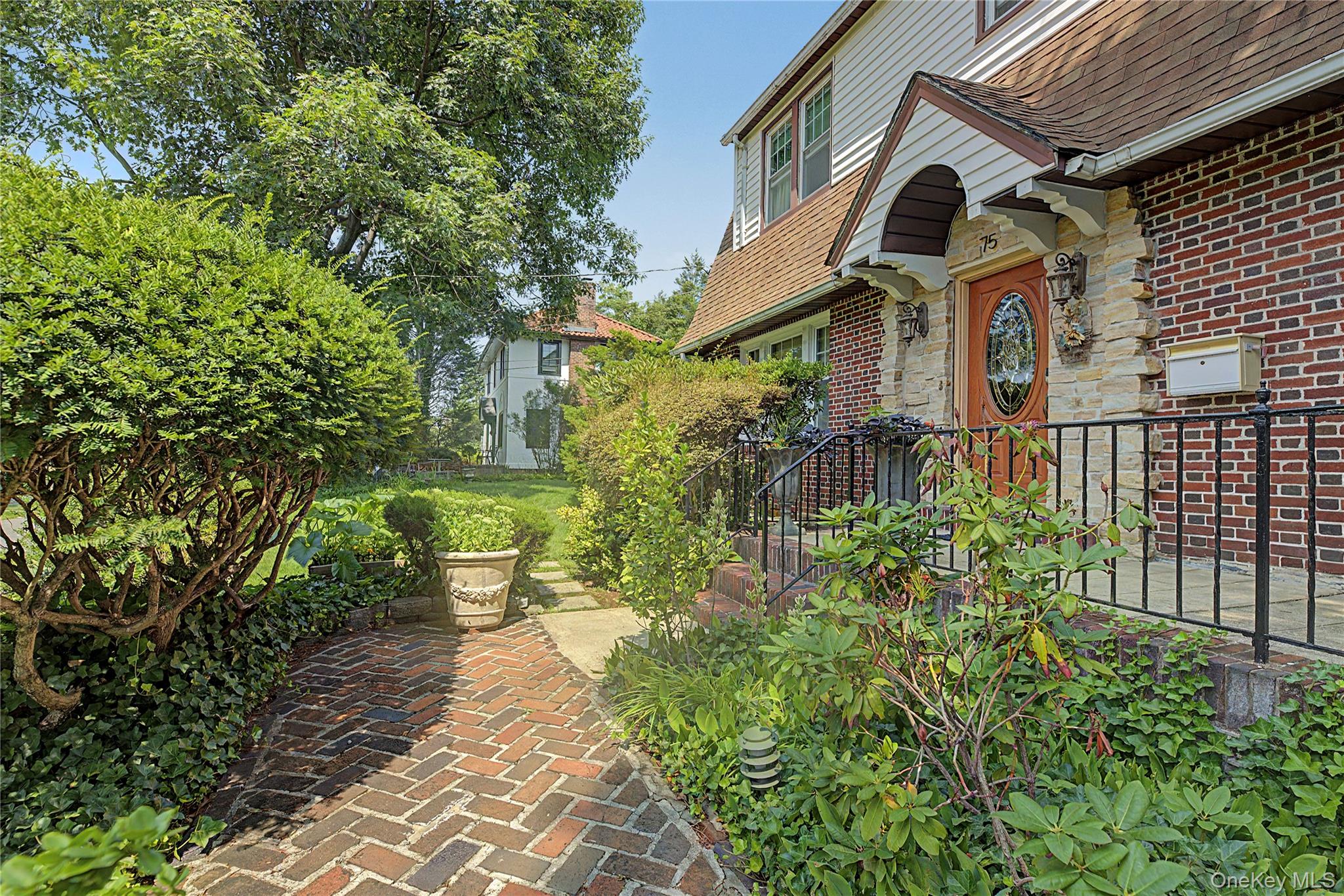 2nd image of 75 Sycamore Ave, Mount Vernon, NY 10553 | MLS# 1028619