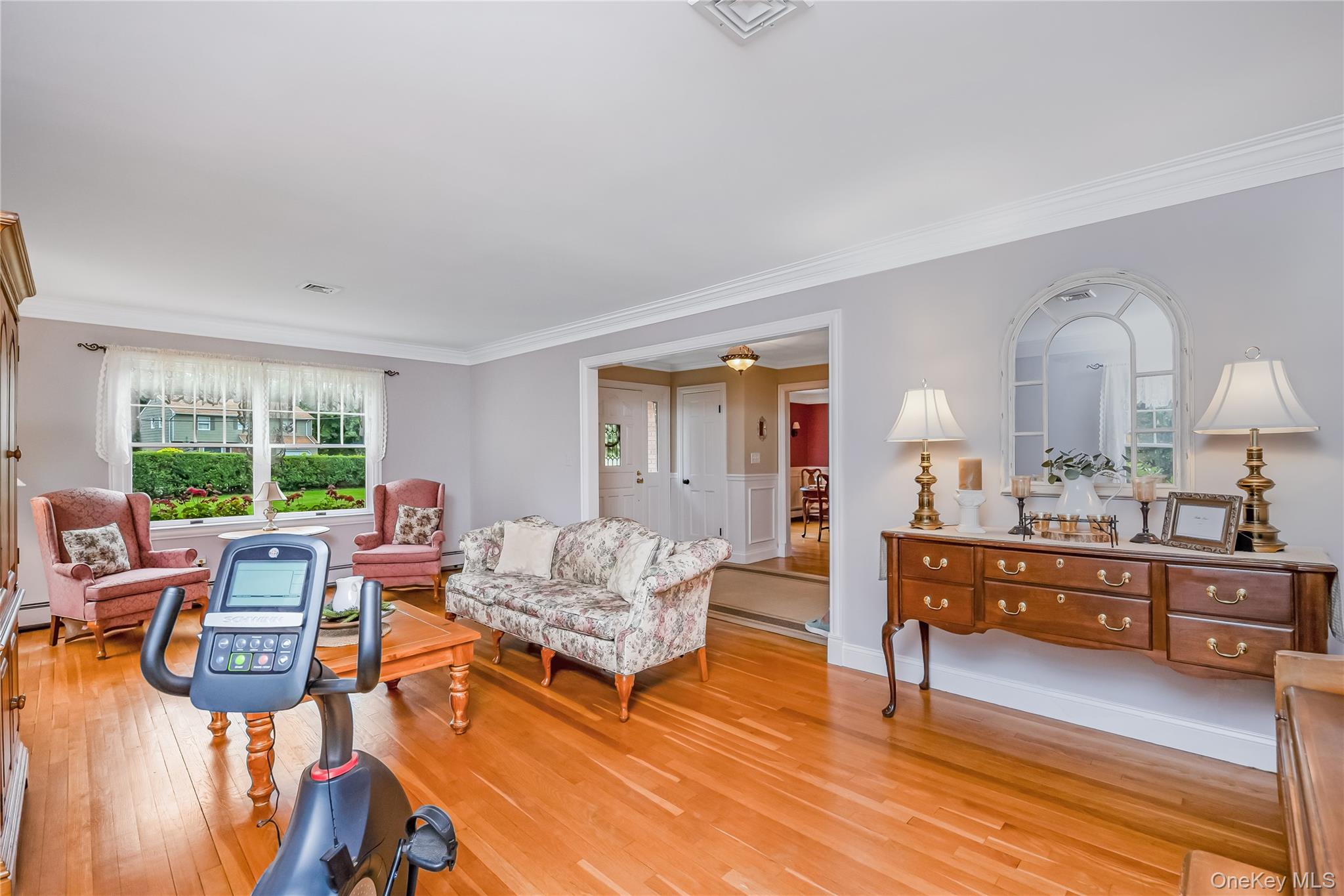 4th image of 348 Middle Rd, Islip, NY 11705 | MLS# 1028655