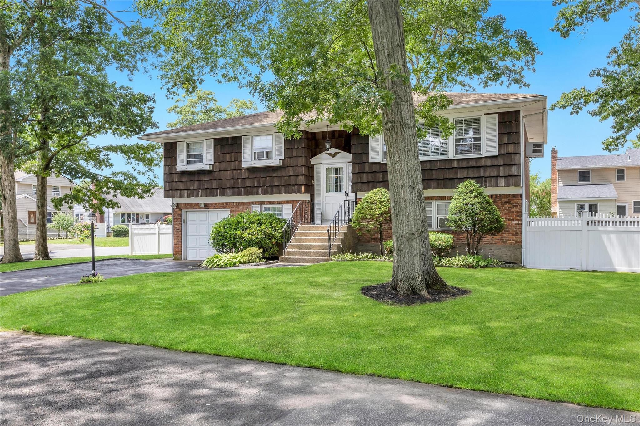 4th image of 612 Vine St, Babylon, NY 11702 | MLS# 1028665