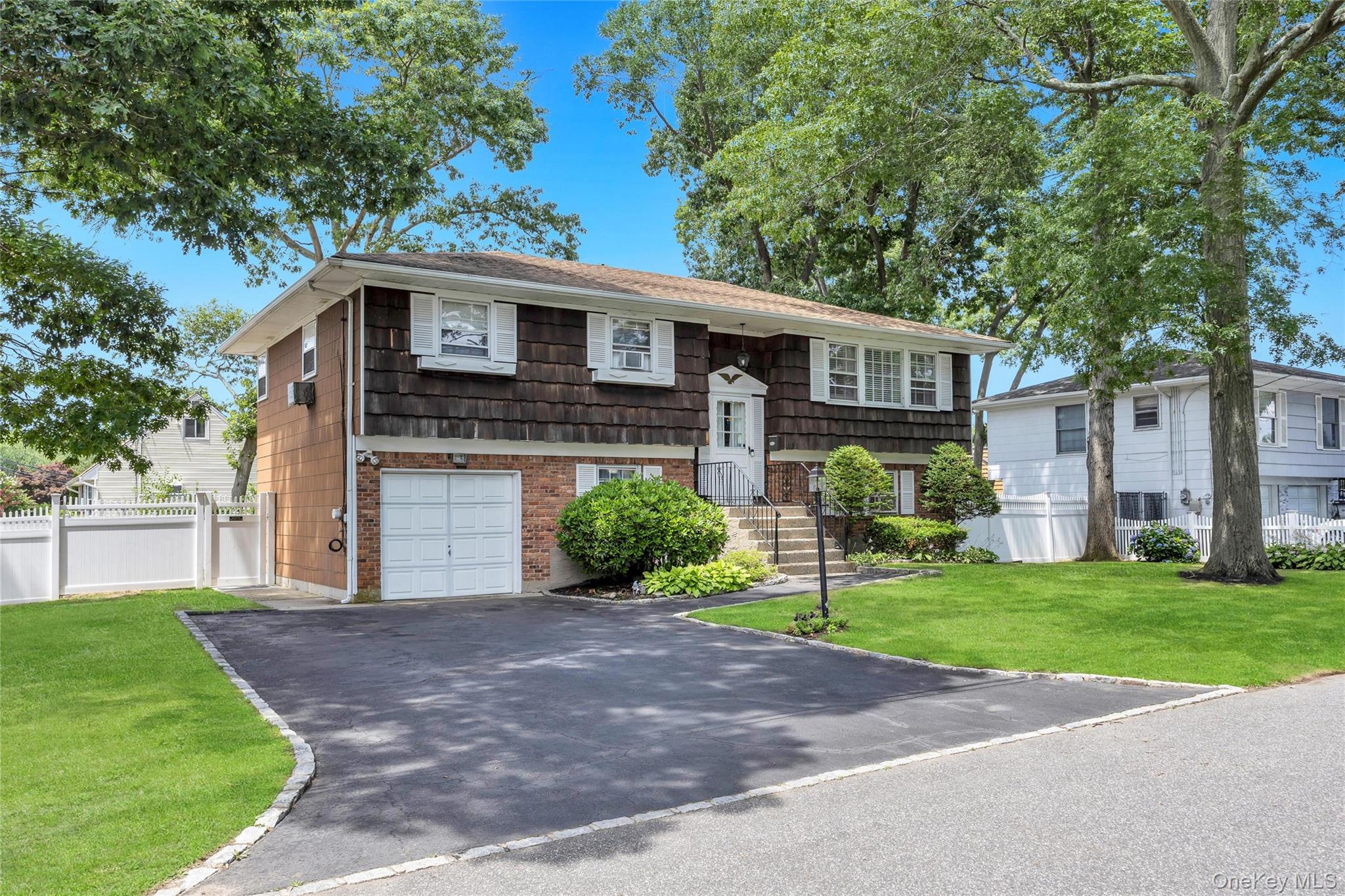 5th image of 612 Vine St, Babylon, NY 11702 | MLS# 1028665