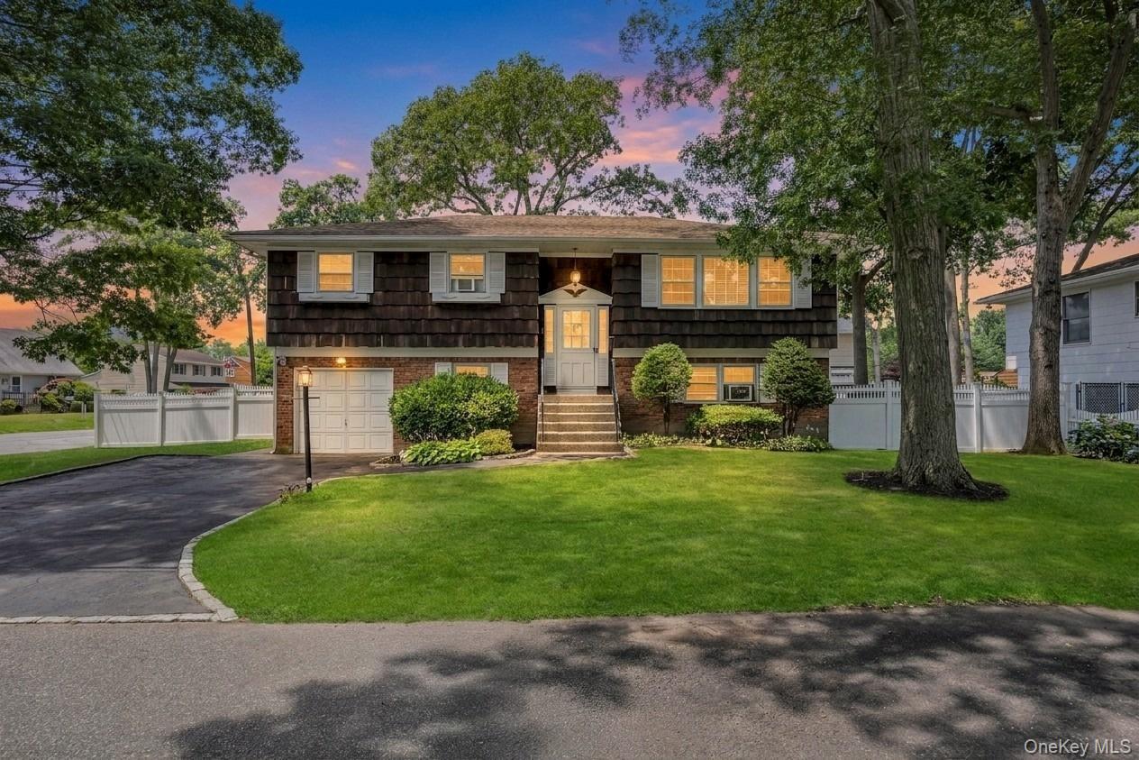 1st image of 612 Vine St, Babylon, NY 11702 | MLS# 1028665