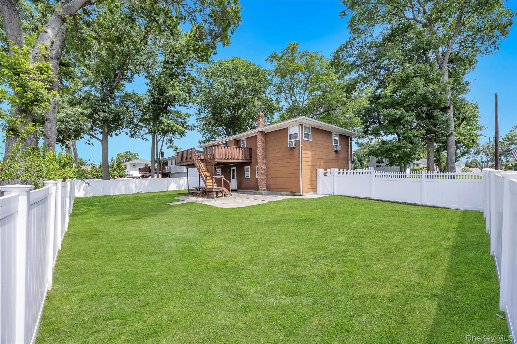 38th image of 612 Vine St, Babylon, NY 11702 | MLS# 1028665