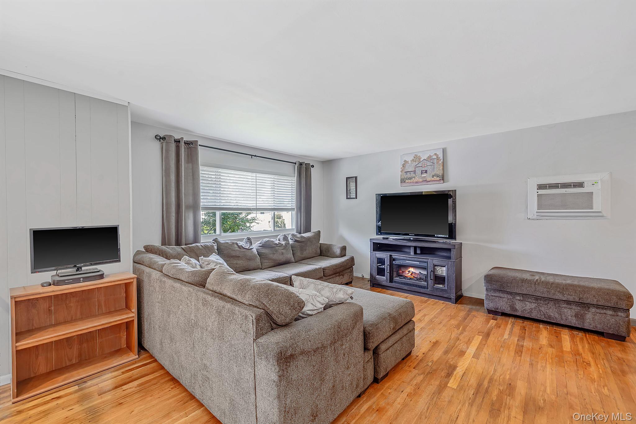 3rd image of 92 Rhode Island Ave, Islip, NY 11706 | MLS# 1028681