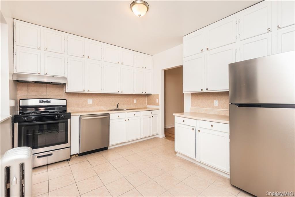 3rd image of 204 W 260Th St, Bronx, NY 10471 | MLS# 1028699