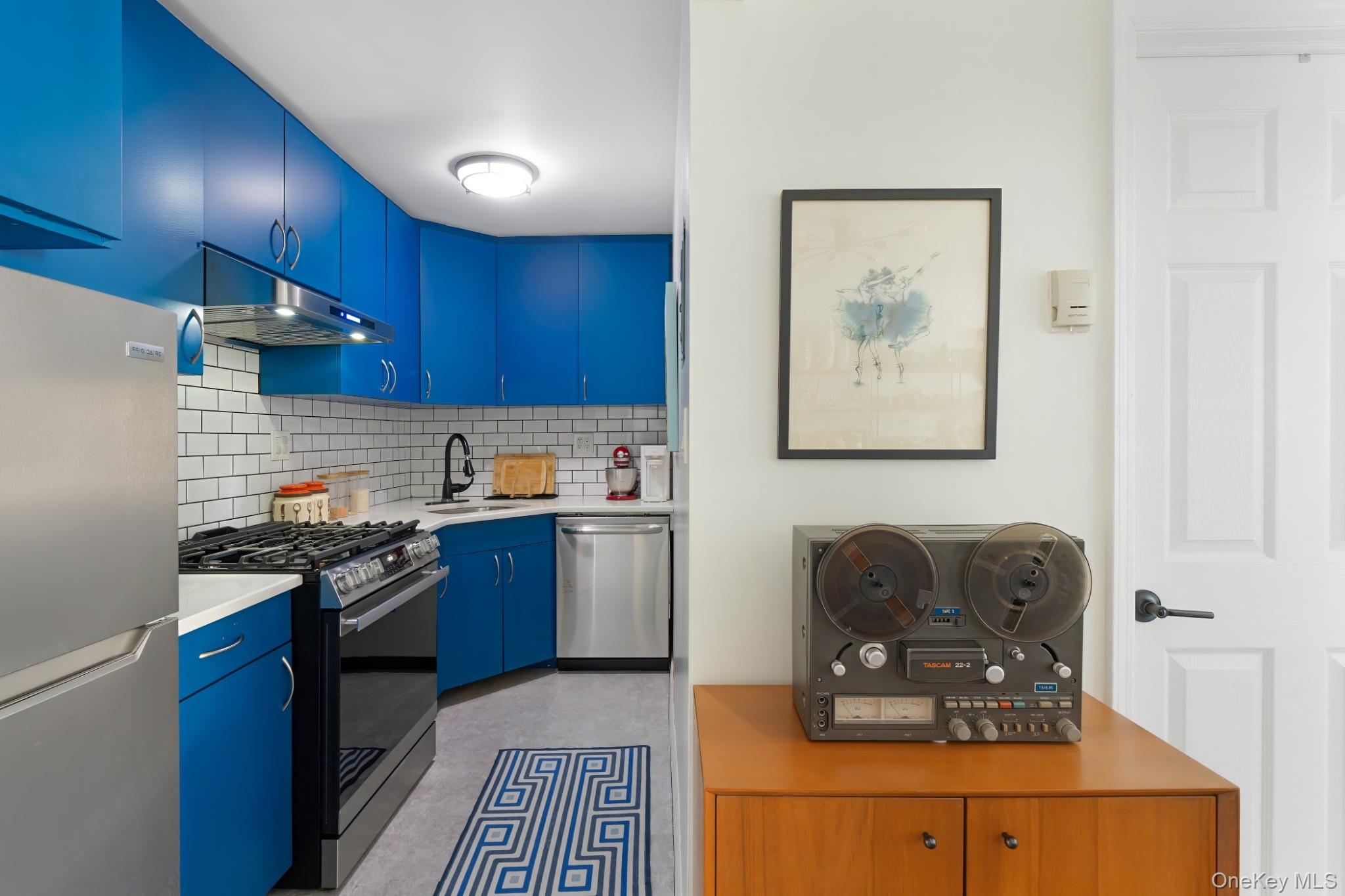 5th image of 25 Meserole St #3R, Brooklyn, NY 11206 | MLS# 1028702