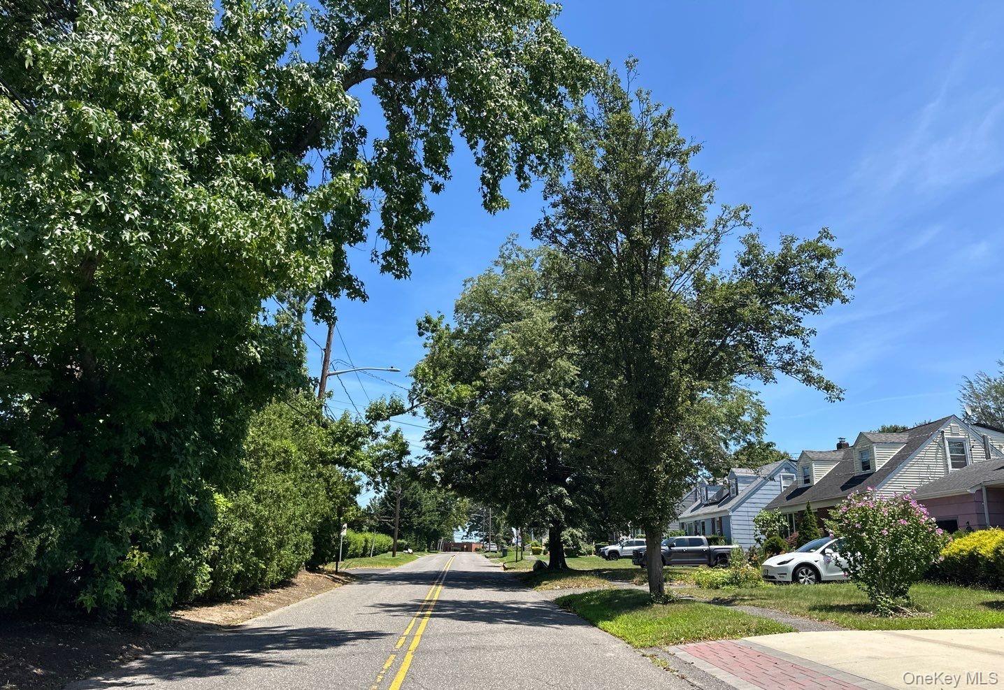 4th image of 24 Gates St, Greenlawn, NY 11740 | MLS# 1028764