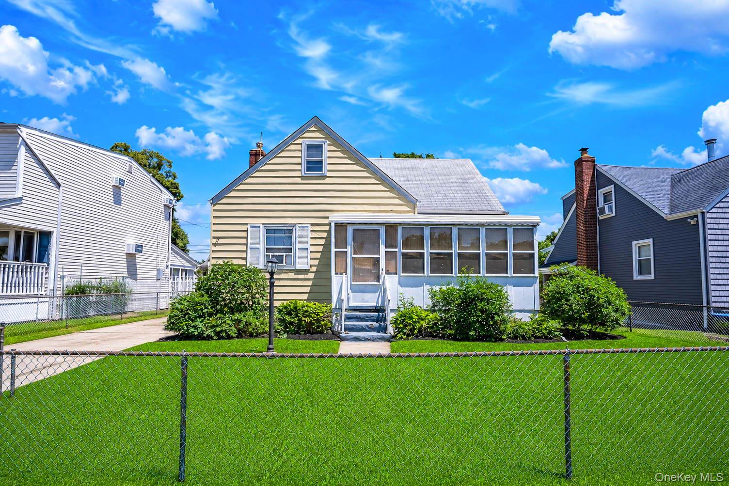 3rd image of 218 Venetian Blvd, Babylon, NY 11757 | MLS# 1028781