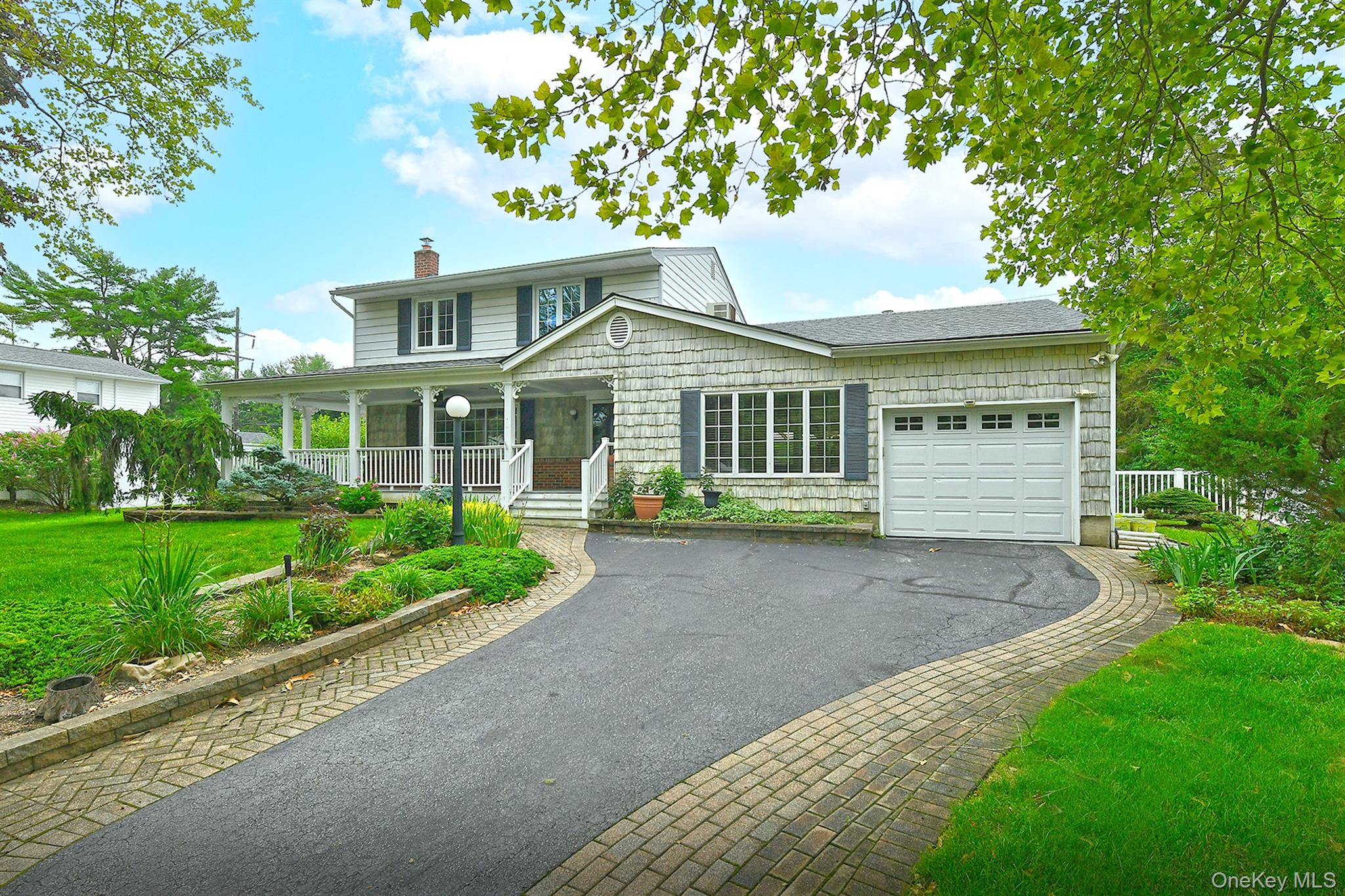 3rd image of 10 Linford Ln, Huntington, NY 11747 | MLS# 1028782