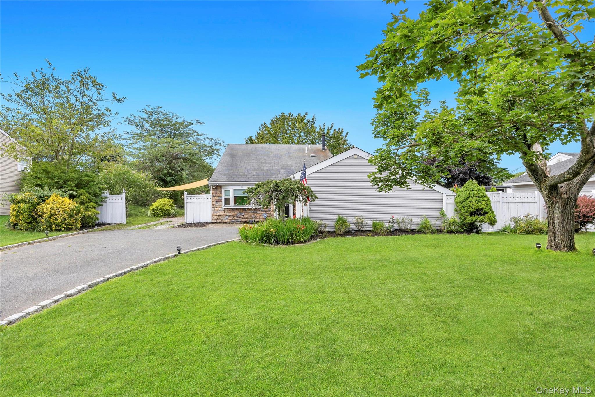 2nd image of 12 Handy Ln, Brookhaven, NY 11763 | MLS# 1028835